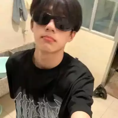 隗逸馨